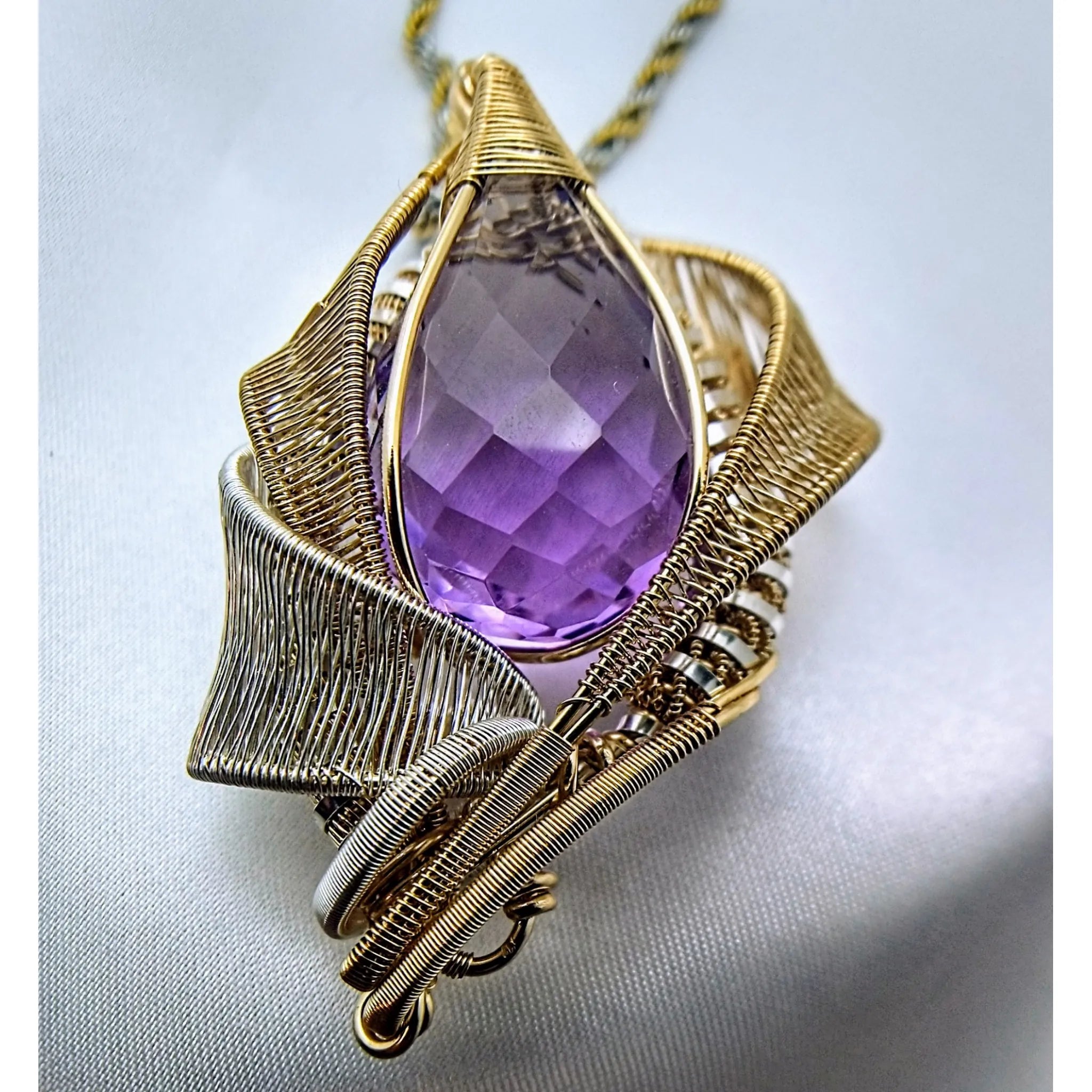 Crown Pulse: Amethyst Amulet