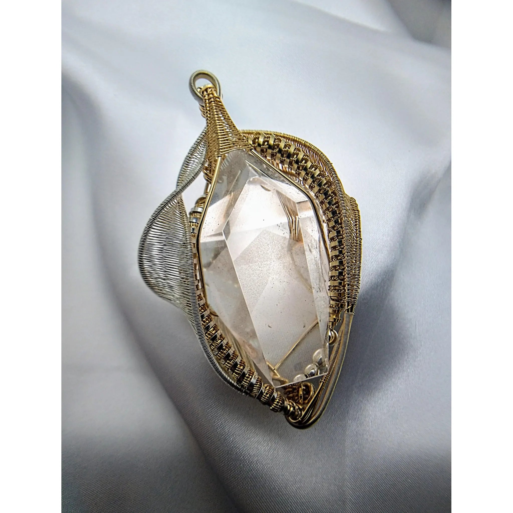 Phantom Gate: Quartz Amulet